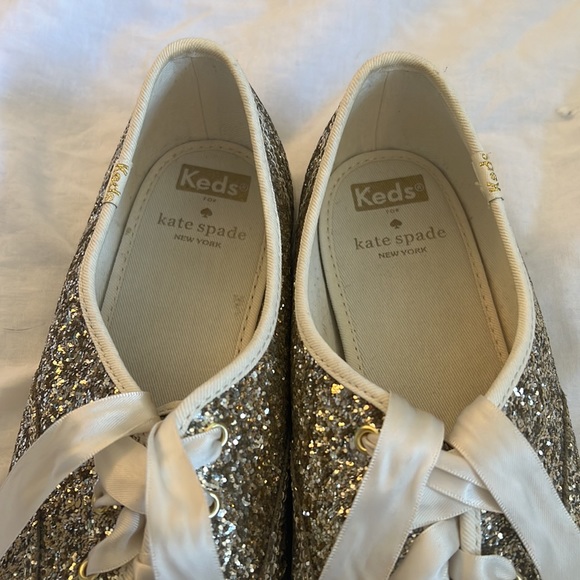 Size 9.5 women’s Platinum Gold Glitter Keds x Kate Spade. - Picture 4 of 7